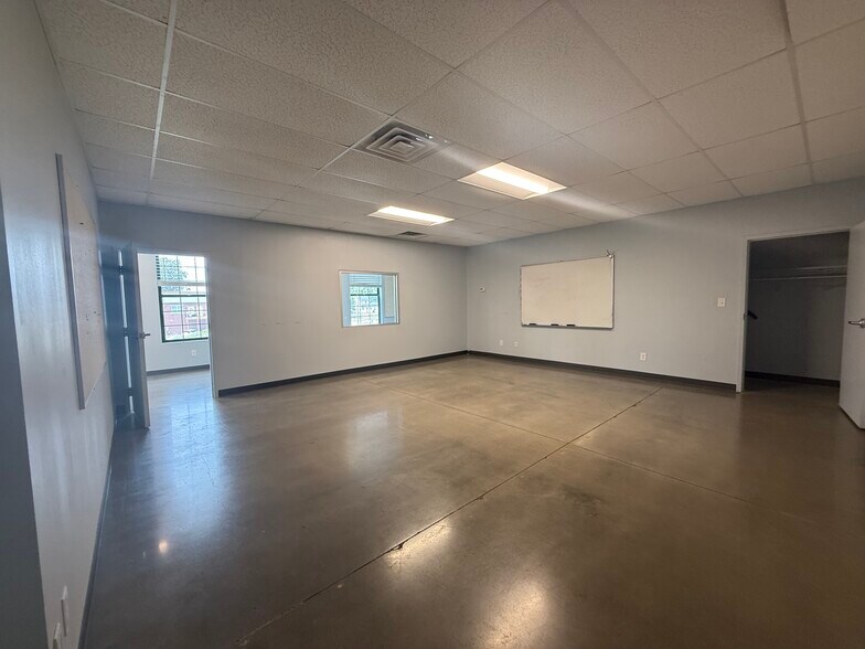 More Photos Of 201-217 N Main St, Versailles Storefront Retail Office For Lease