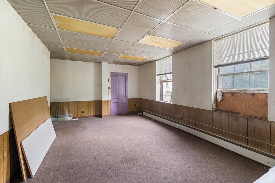 More Photos Of 35 Lower Grape St, Chicopee Warehouse For Sale