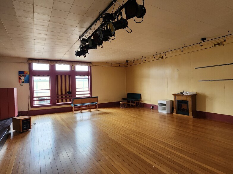 More Photos Of 99 E 2nd St, Coquille Specialty For Sale