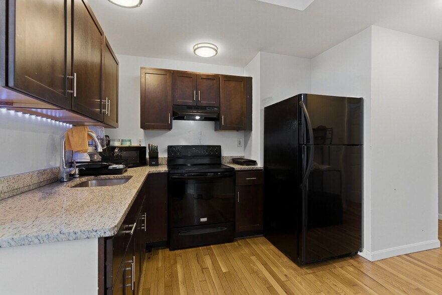 More Photos Of 281-285 Essex St, Lawrence Apartments For Sale