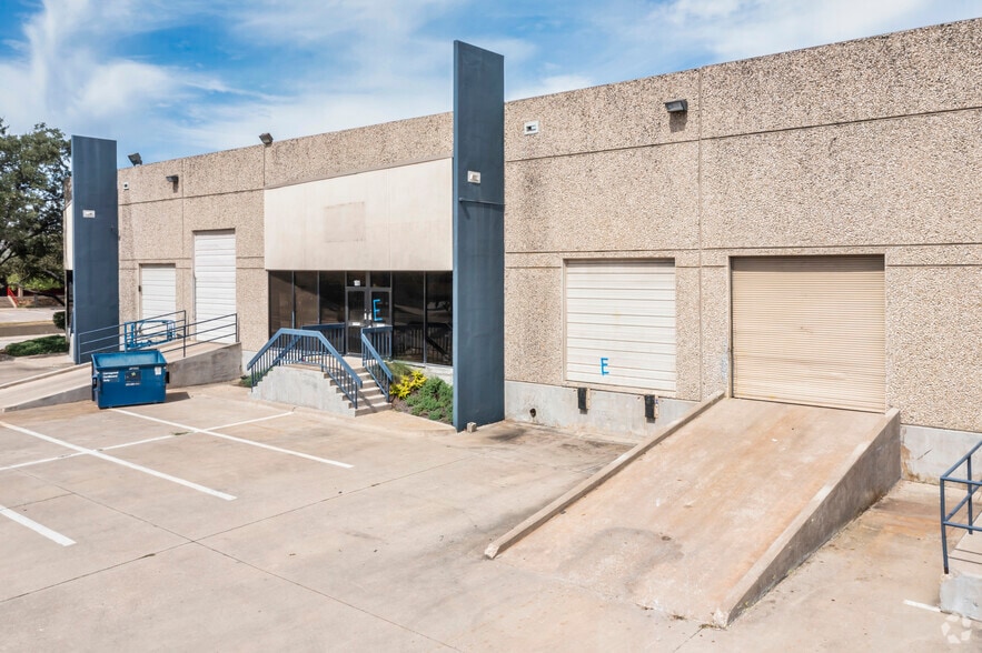 More Photos Of 10610 Newkirk St, Dallas Industrial For Lease