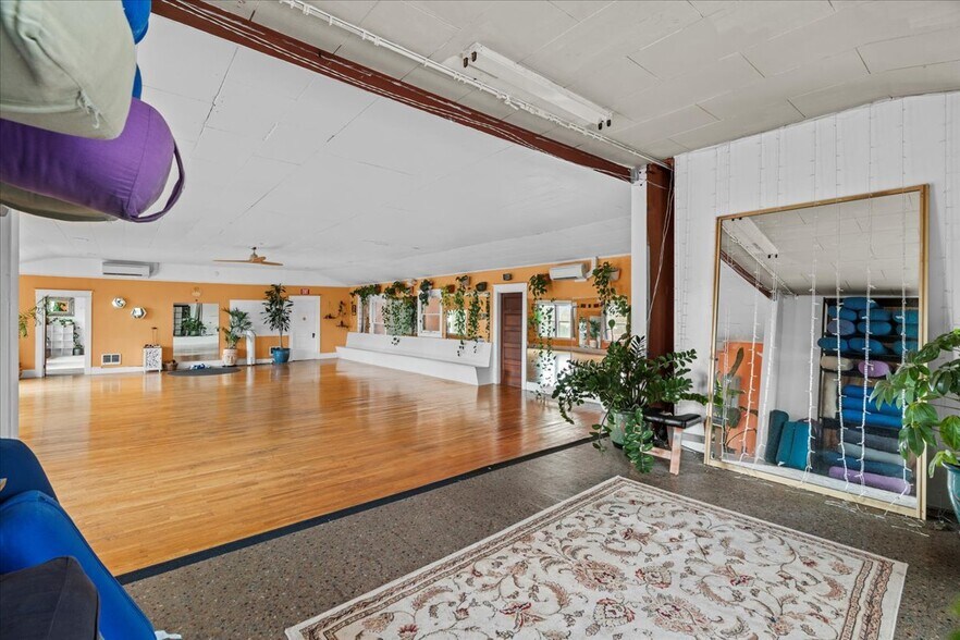 More Photos Of 2038 Pacific Ave, Forest Grove Storefront Retail Office For Sale