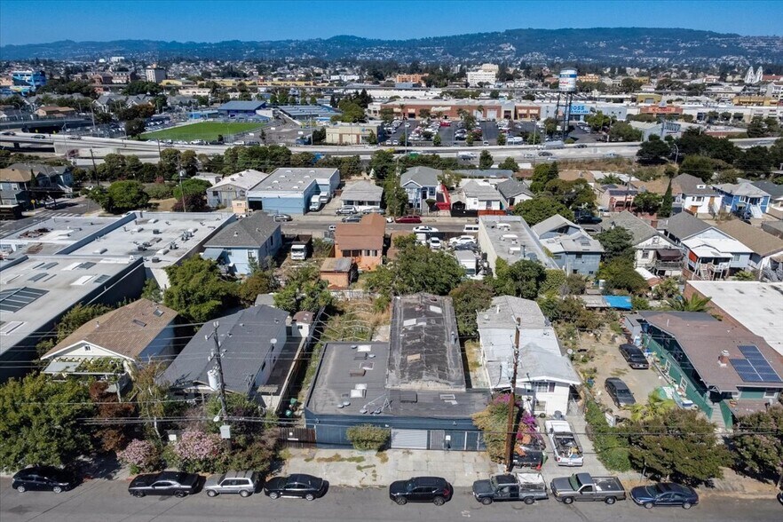 More Photos Of 2928-2930 Chapman St, Oakland Warehouse For Sale