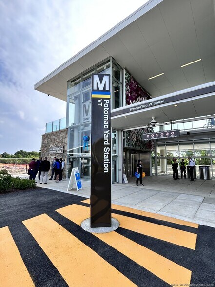 More Photos Of 3000 Potomac Ave, Alexandria Office For Lease