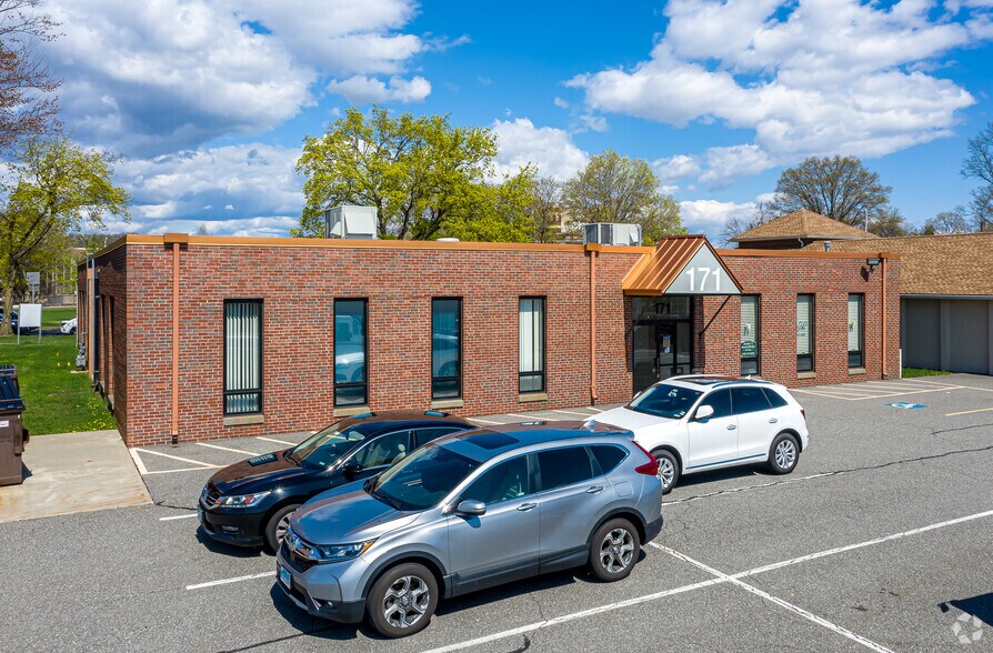 More Photos Of 181 Park Ave, West Springfield Unknown For Lease