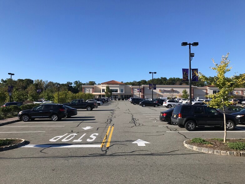 More Photos Of 325-337 Franklin Ave, Wyckoff Unknown For Lease