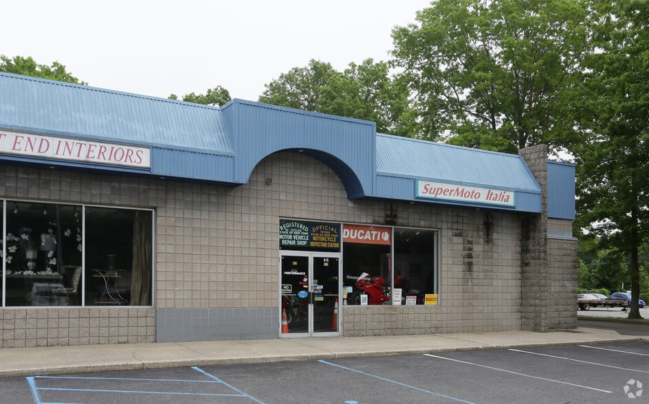 More Photos Of 805-815 Middle Country Rd, Saint James Storefront For Lease