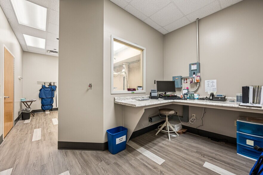 More Photos Of 51 S Pine St, Elverson Office For Sale