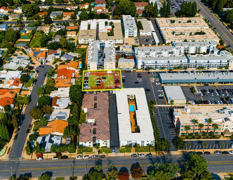 Primary Photo Of 9532 Gladbeck Ave, Northridge Land For Lease