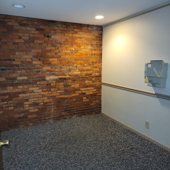 More Photos Of 600 Main St, Riverton Office For Sale