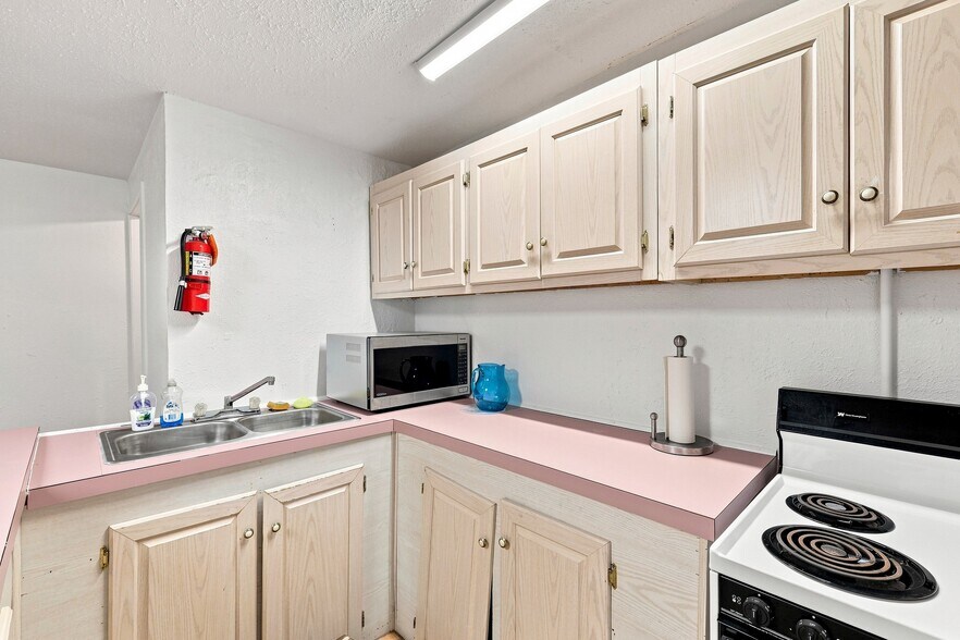 More Photos Of 3508 Shawnee Trl, Fort Worth General Retail For Sale