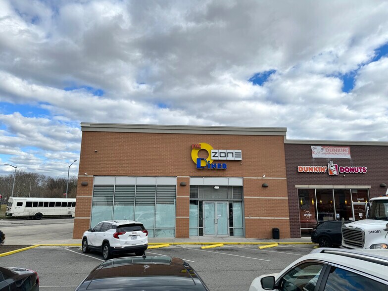Primary Photo Of 13335 79th St, Howard Beach General Retail For Lease