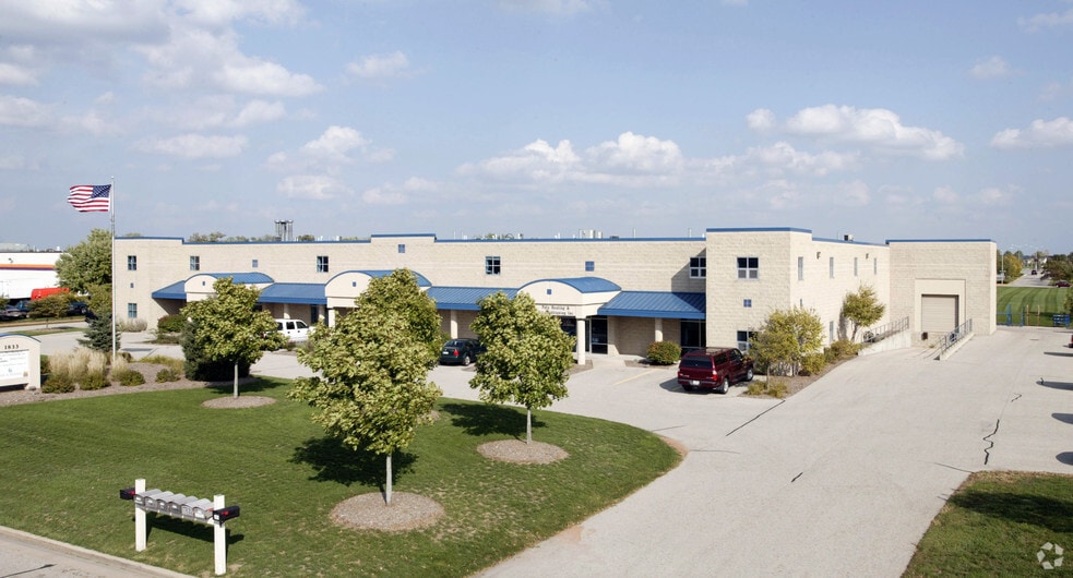 More Photos Of 1833 Executive Dr, Oconomowoc Industrial For Lease