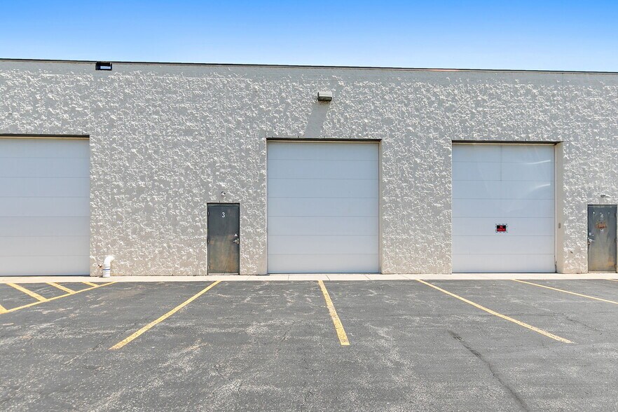 More Photos Of 129 Commercial Dr, Yorkville General Retail For Lease