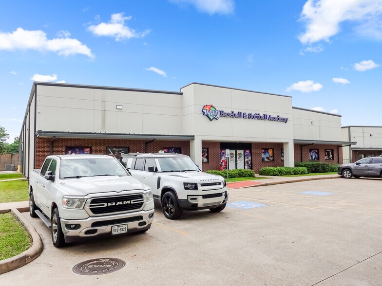 More Photos Of 11821 S Sam Houston Pky W, Houston Warehouse For Sale