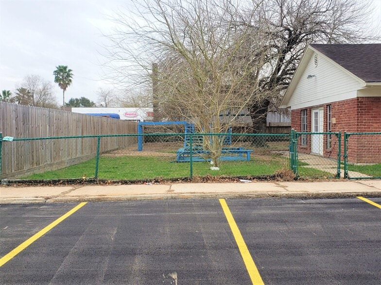 More Photos Of 13233 W Little York Rd, Houston Daycare Center For Lease