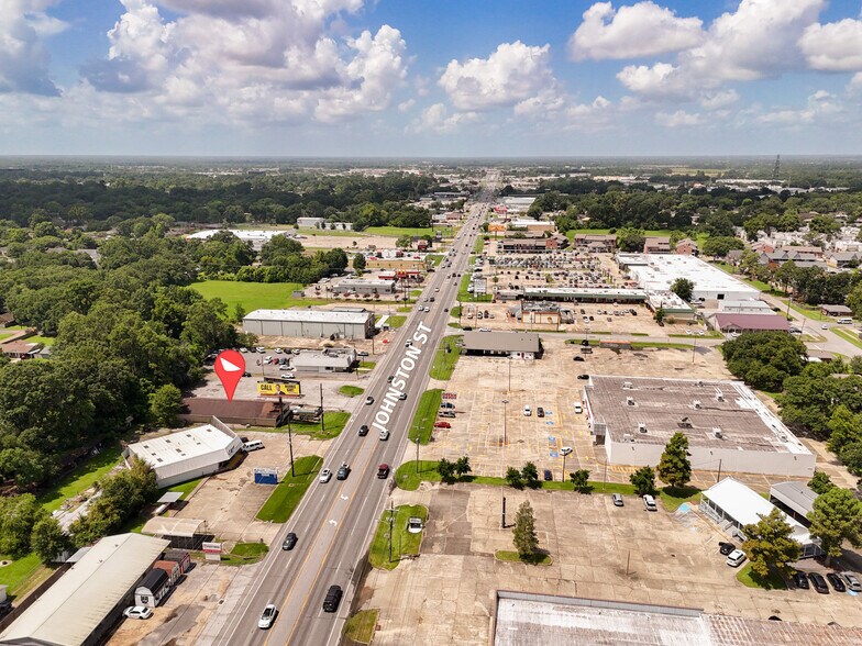 More Photos Of 4545 Johnston St, Lafayette Freestanding For Sale