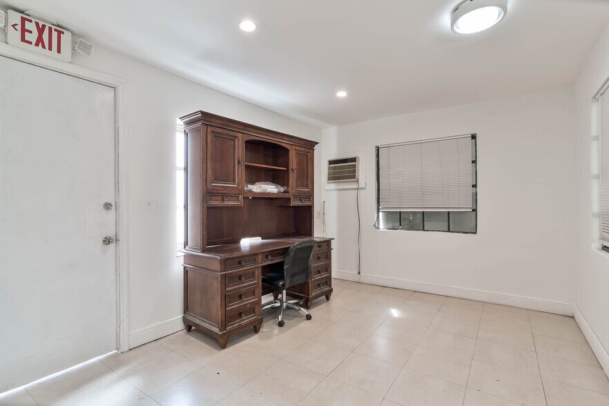 More Photos Of 3200 NW South River Dr, Miami Manufacturing For Lease