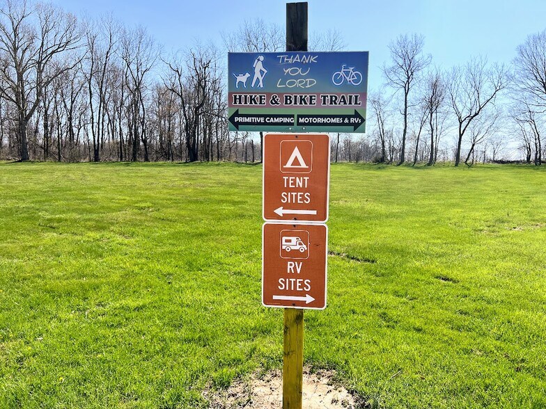 More Photos Of 3559 N US Highway 41, Bloomingdale Trailer Camper Park For Sale