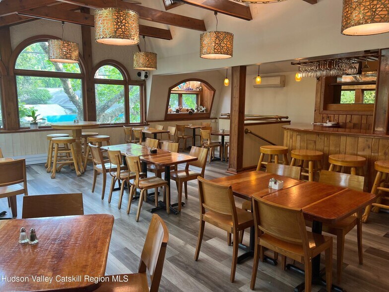 More Photos Of 51 Tinker St, Woodstock Restaurant For Sale
