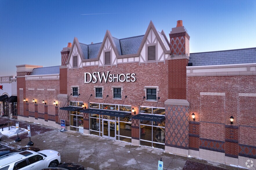 More Photos Of 100 W Higgins Rd, South Barrington Storefront For Lease