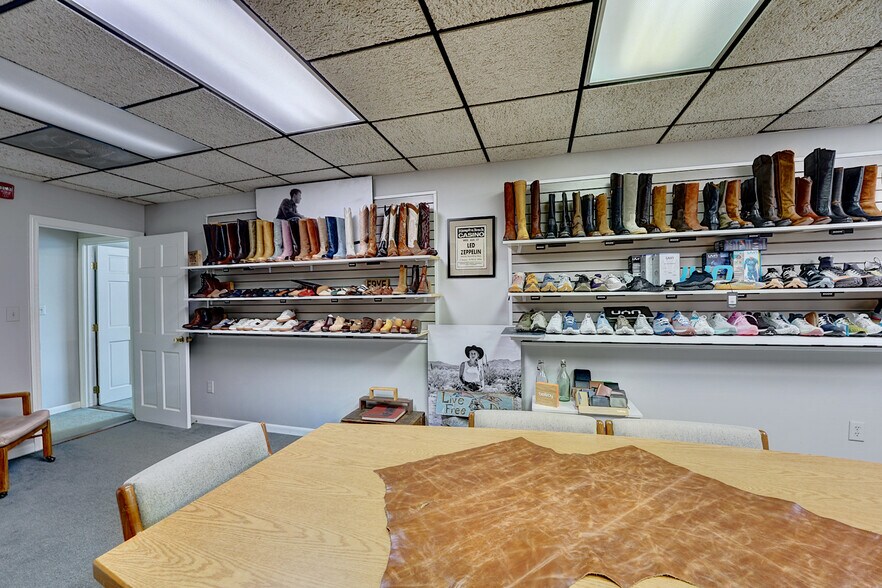 More Photos Of 24 Stickney Ter, Hampton Loft Creative Space For Sale
