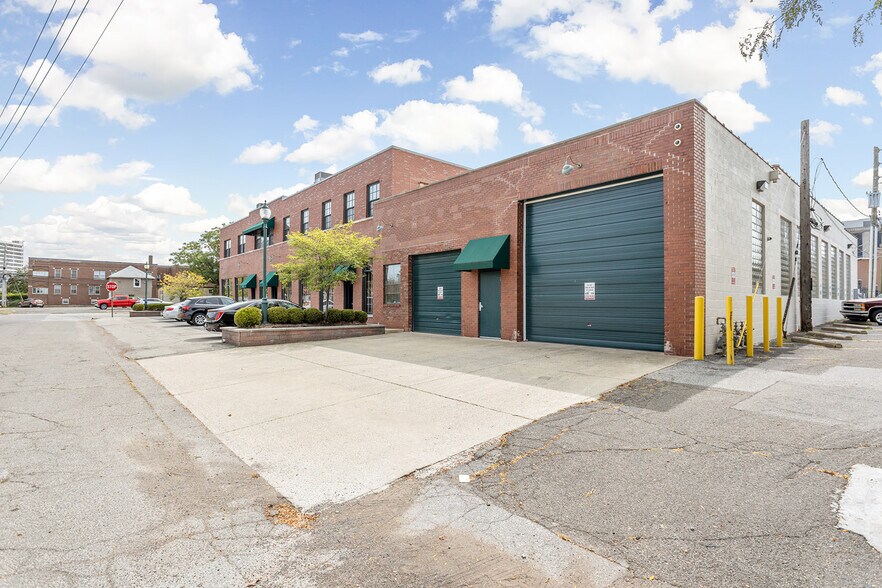 More Photos Of 838 N Delaware St, Indianapolis Unknown For Lease