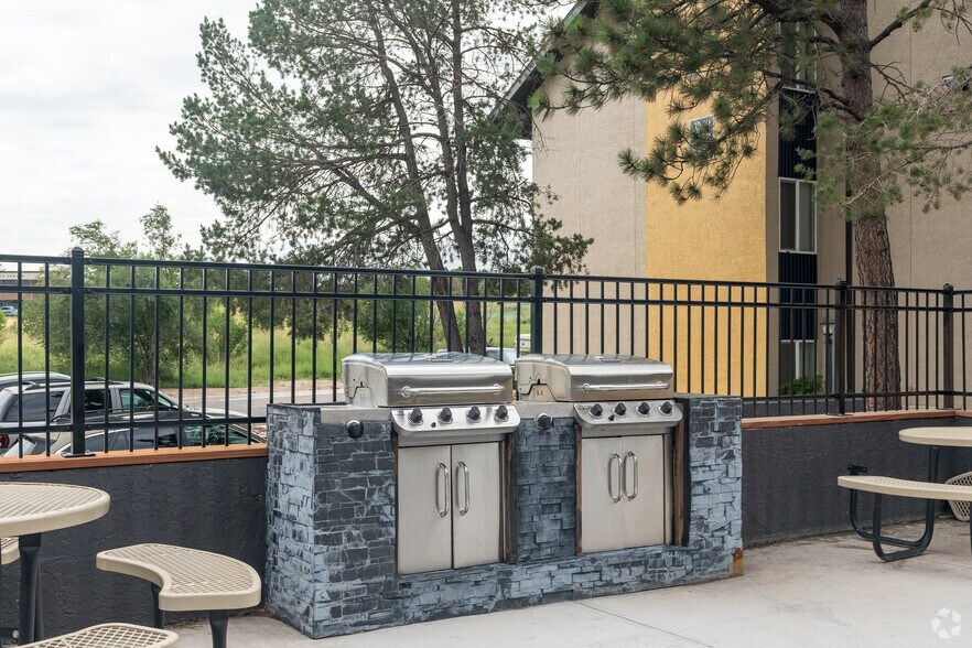 More Photos Of 3349 E Fountain Blvd, Colorado Springs Apartments For Sale