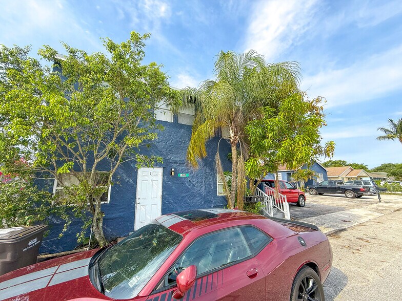 More Photos Of 1000 W Lakewood Rd, West Palm Beach Apartments For Sale