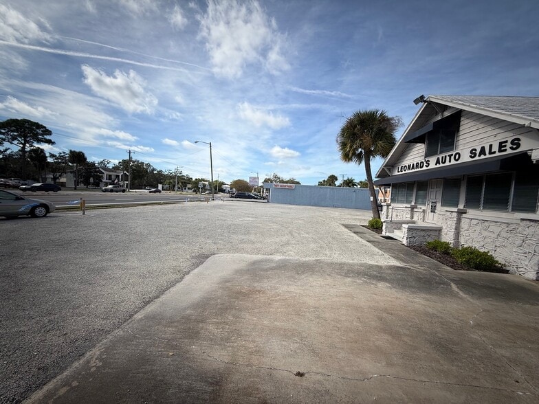 More Photos Of 26 W New Haven Ave, Melbourne Auto Repair For Sale