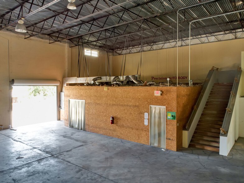 More Photos Of 110-112 W Interlake Blvd, Lake Placid Warehouse For Sale