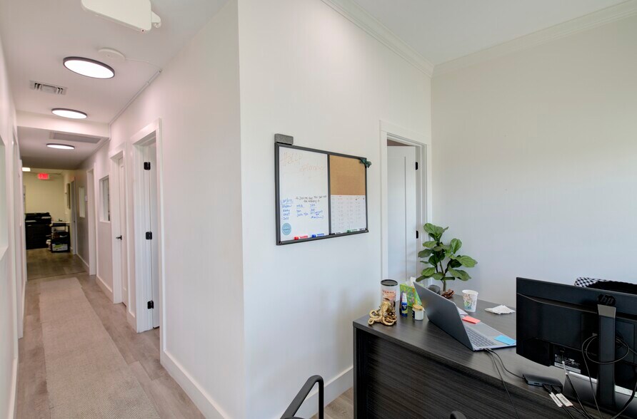 More Photos Of 2670 N Federal Hwy, Lighthouse Point Freestanding For Sale