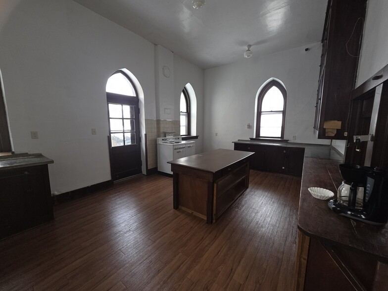 More Photos Of 103 W 4th St, Ellsworth Religious Facility For Sale