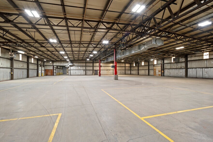 More Photos Of 815-925 E Albert Dr, Manitowoc Warehouse For Lease