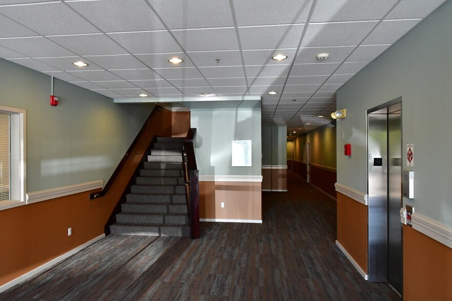 More Photos Of 13106 SE 240th St, Kent Office For Lease