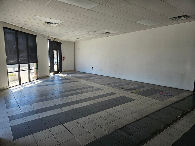 More Photos Of 1375 W Adams Blvd, Los Angeles Storefront For Lease