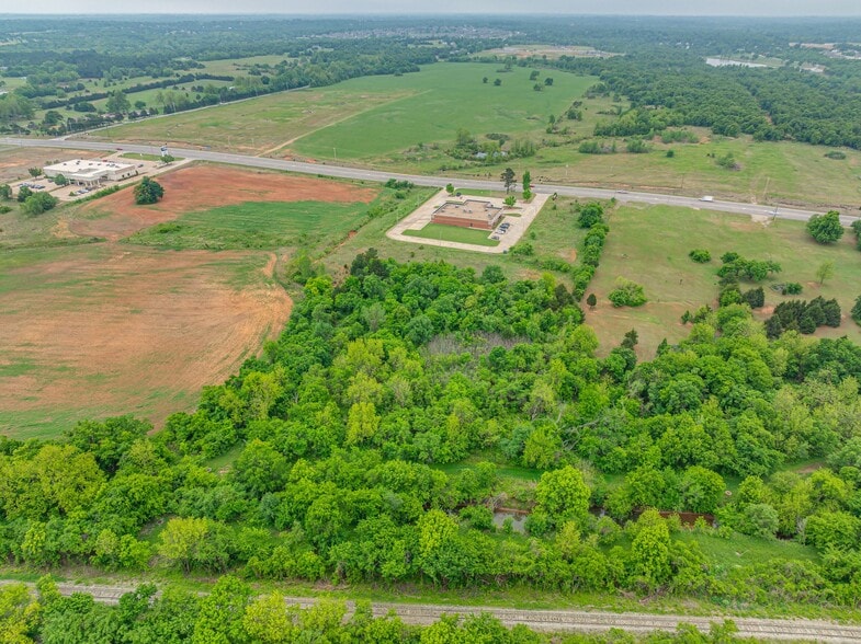 More Photos Of 15679 NE 23rd St, Choctaw Medical For Sale