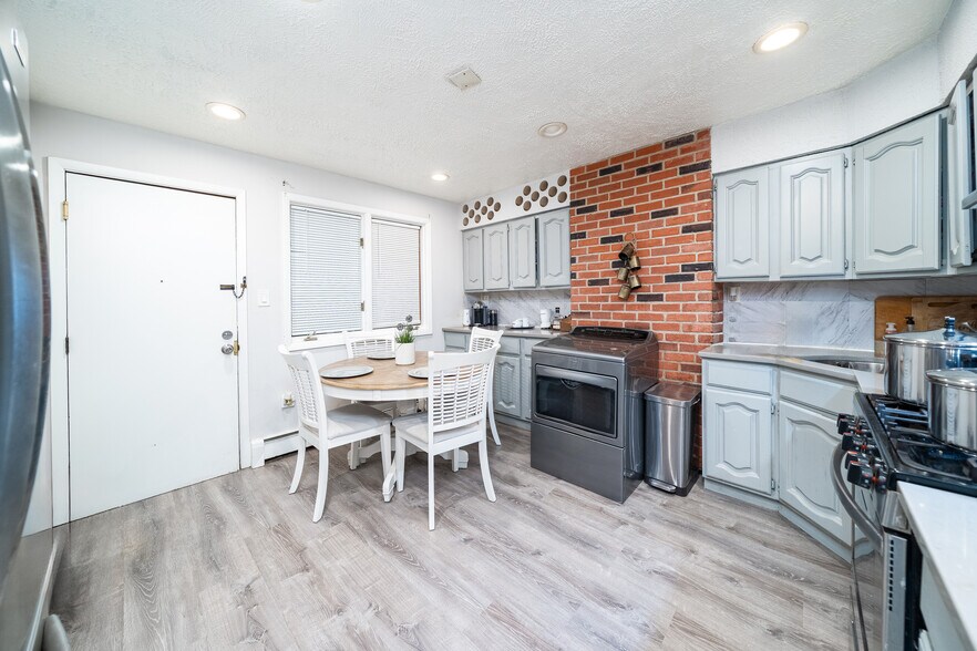 More Photos Of 103-105 Devon St, Kearny Apartments For Sale