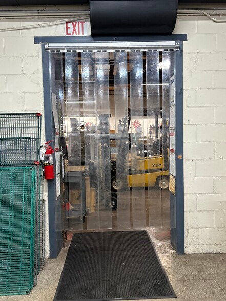 More Photos Of 518 Main St, Wheeling Showroom For Sale