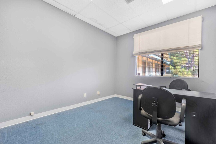 More Photos Of 22231 Mulholland Hwy, Calabasas Office For Lease