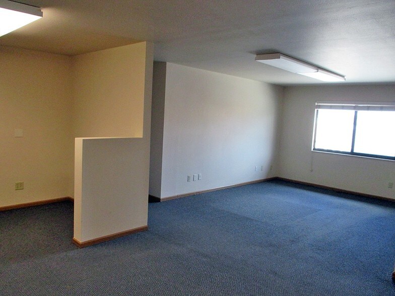 More Photos Of 2718 Gateway Ave, Bismarck Office For Lease