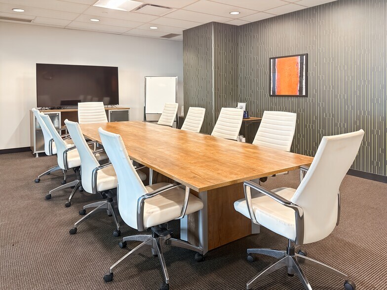 More Photos Of 4402 Skyline Dr, Burnaby Coworking Space