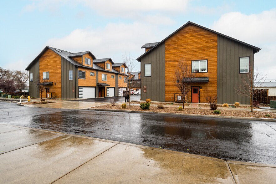 More Photos Of 1441-1461 NW 4th St, Redmond Apartments For Sale