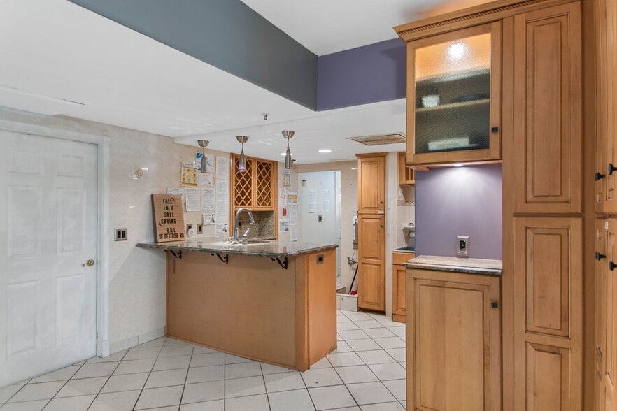 More Photos Of 532 Beach Dr NE, Saint Petersburg Hospitality For Sale