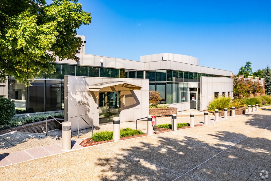 More Photos Of 11600 Sunrise Valley Dr, Reston Office For Lease