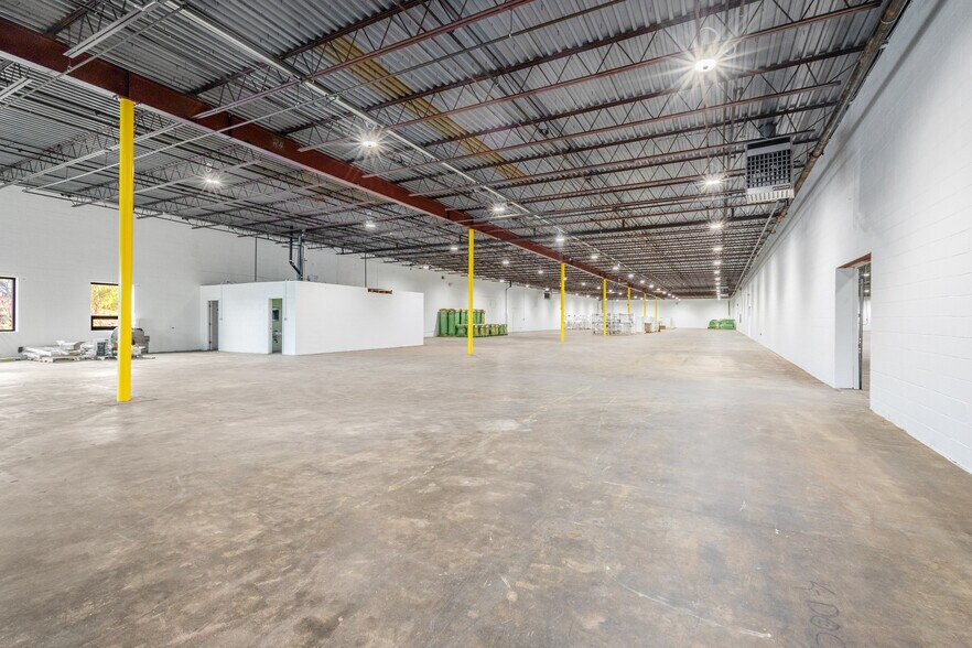 More Photos Of 54 Industrial Way, Wilmington Manufacturing For Lease