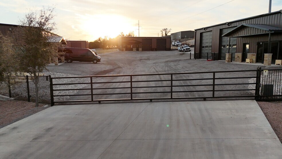 More Photos Of 109 Bennett Hills Dr, Weatherford Warehouse For Sale