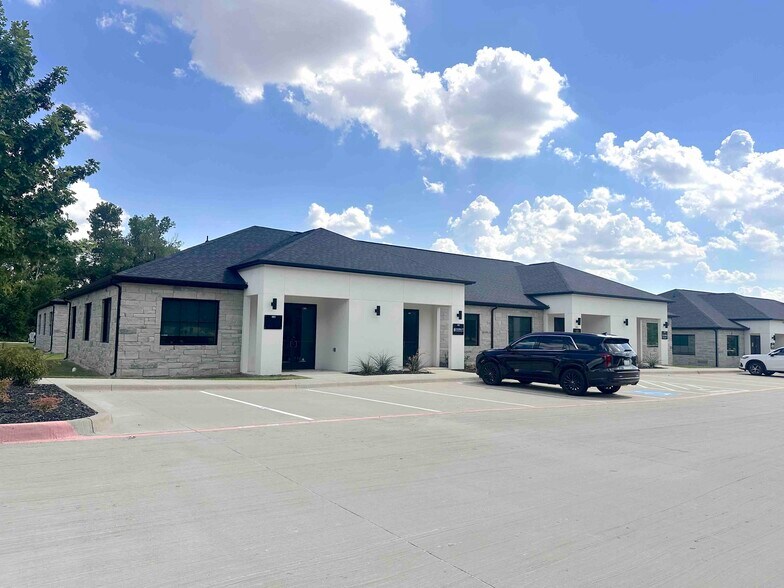 More Photos Of 3721 S Stonebridge Dr, McKinney Medical For Lease