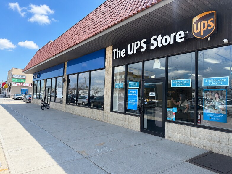More Photos Of 220 E Park Ave, Long Beach General Retail For Lease