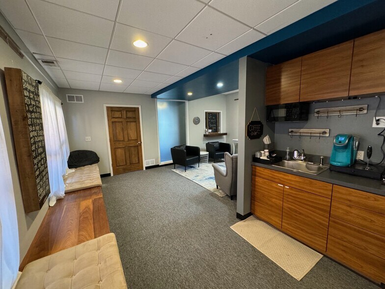 More Photos Of 1509-1511 Westport Rd, Kansas City Freestanding For Sale